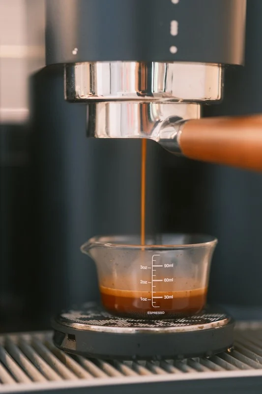 MERAKI display during coffee preparation.